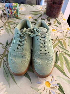 Reebok Club C Grounds UK sage green size 7
